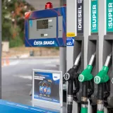 Od ponoći jeftinije gorivo, evo koje će vas cijene dočekati: Stiže i jo&scaron; jedna važna promjena