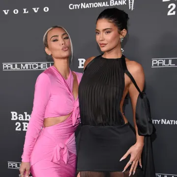 Fanovi u nevjerici zbog starih fotografija: Ovako su Kim i Kylie izgledale prije operacija