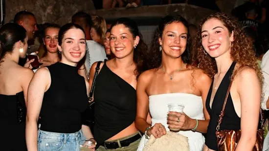 Pogled nisi mogao skinuti s njih: Ove su četiri lijepe Dubrovčanke zablistale na Pilarskoj noći