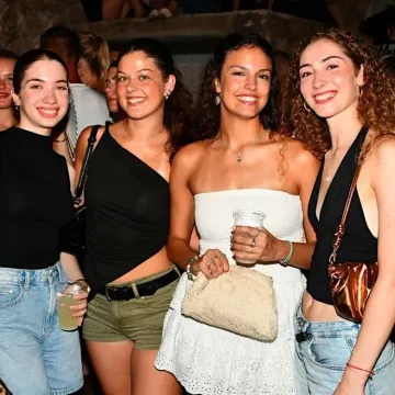 Pogled nisi mogao skinuti s njih: Ove su četiri lijepe Dubrovčanke zablistale na Pilarskoj noći