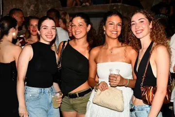 Pogled nisi mogao skinuti s njih: Ove su četiri lijepe Dubrovčanke zablistale na Pilarskoj noći