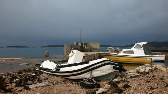 Četvero nautičara zapelo kod Dugog otoka: Kapetanija krenula u noćnu akciju