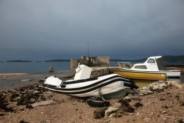 Četvero nautičara zapelo kod Dugog otoka: Kapetanija krenula u noćnu akciju