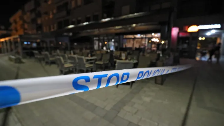 Brutalne scene u kafiću u Stobreču! Mlatio konobara, goste i interventnu: 'Sve ću vas pobiti'