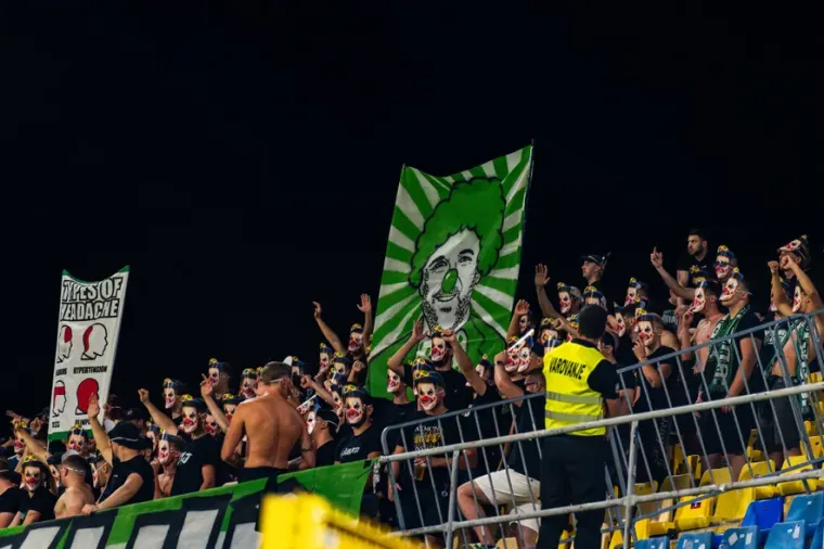 Velikan iz susjedstva grca u dugovima: Pogledajte u čemu im golman brani