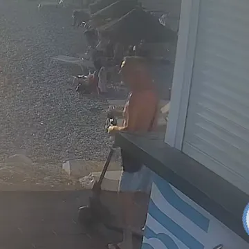 Policija traži ovog mu&scaron;karca u Novigradu, pogledajte &scaron;to je ukrao Srbinu