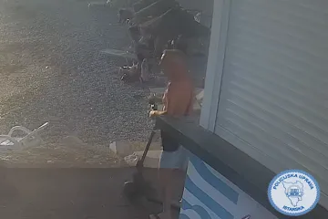 Policija traži ovog mu&scaron;karca u Novigradu, pogledajte &scaron;to je ukrao Srbinu