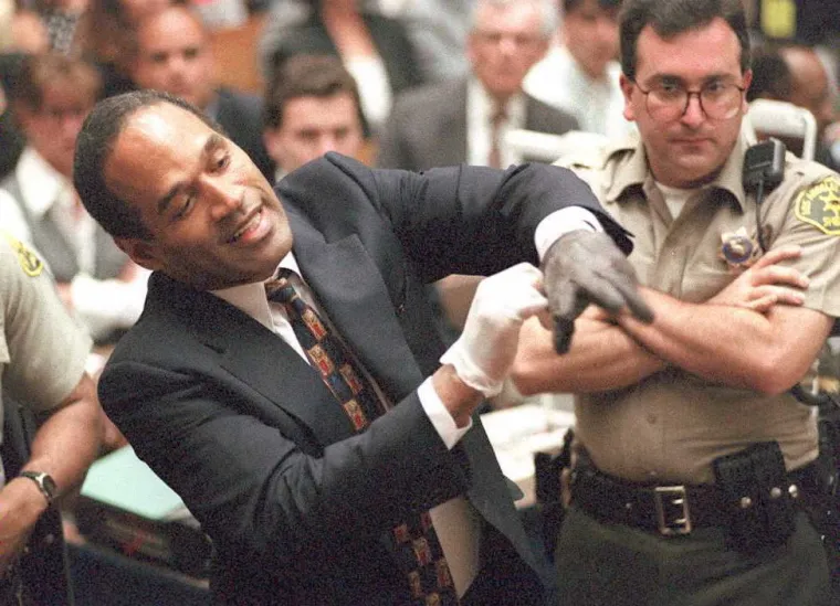 Krvavi tragovi, ubojstvo i bijeg pred kamerama: O. J. Simpson i slučaj koji je zaludio Ameriku