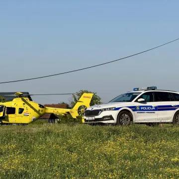 Silokombajn mu presjekao put: Motociklist te&scaron;ko ozlijeđen, stigao i helikopter