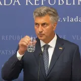Hitni sastanak Vlade s koalicijskim partnerima: Plenkovića pitali bi li popio vodu u Gospiću