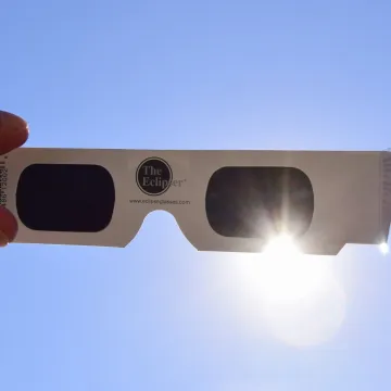 Stiže pomrčina, astronom odgovara: &Scaron;to ako je gledamo bez naočala?
