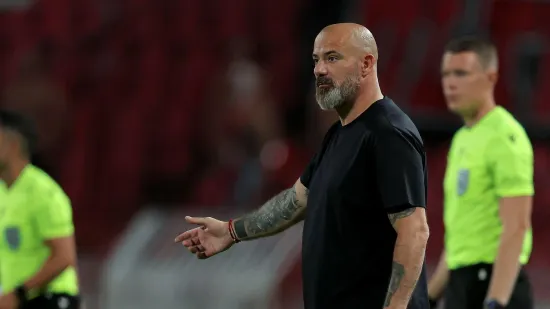Crvena zvezda &scaron;okantno ispala: Stadion zviždao, a Dejan Stanković provocirao publiku