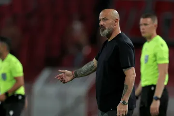 Crvena zvezda &scaron;okantno ispala: Stadion zviždao, a Dejan Stanković provocirao publiku