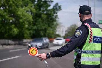 Vozio bez položenog vozačkog, ostao bez auta pa zavr&scaron;io u zatvoru: A tek su mu 23 godine