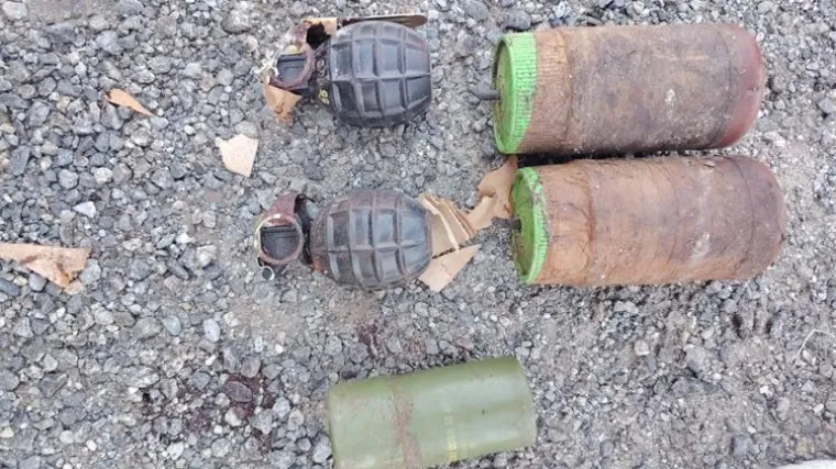 Topovski udar, ručne bombe i eksplozivne naprave: Građanin policiji predao opasan arsenal