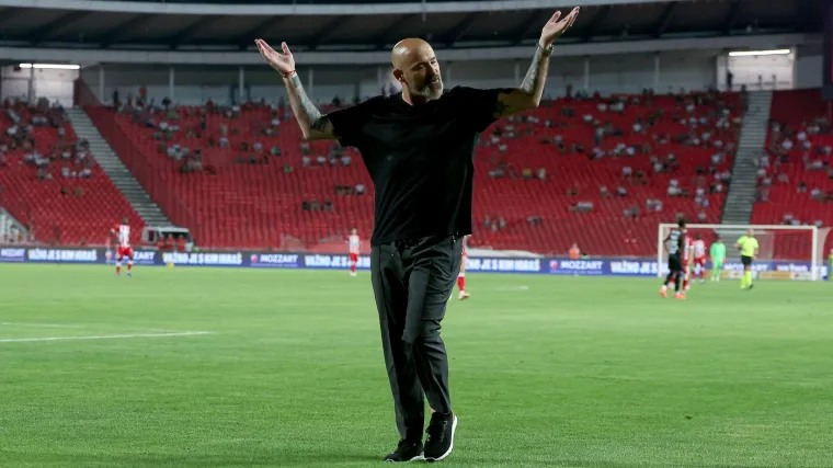 Stanković vi&scaron;e nije trener Crvene zvezde, podnio je ostavku nakon &scaron;okantnog ispadanja