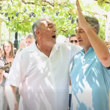 Premijer uhvaćen u rijetko viđenom izdanju: Malo se nećkao, a onda je zapjevao Olivera