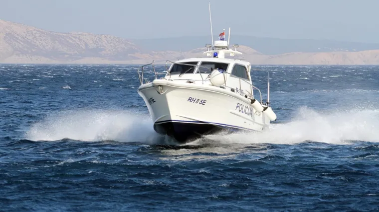 Traje velika potraga za četvero mladih! Nestali su tijekom nevremena u Velebitskom kanalu