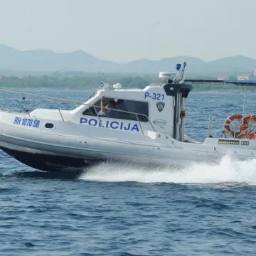 Noć puna drame na Jadranu! Vi&scaron;e intervencija u samo nekoliko sati: Dvoje Čeha zapelo na SUP-u