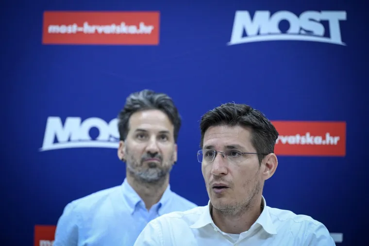 Most: 'Oporba ne &scaron;iri histeriju, a premijer bez trunka empatije ubrizgava otrovni PR'