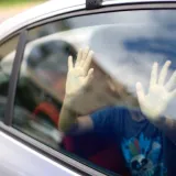 Ostavili dijete u kipućem automobilu u Poreču i oti&scaron;li: Bilo je bez odjeće i u znoju?