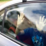 Ostavili dijete u kipućem automobilu u Poreču i oti&scaron;li: Bilo je bez odjeće i u znoju?
