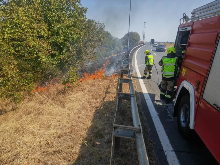Gori kod Lučkog: Jedan za drugim buknula dva požara, vatrogasci na terenu