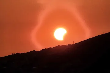 Pomrčina odu&scaron;evila Hrvate: Čitatelji &scaron;alju fotografije neobičnog prizora!