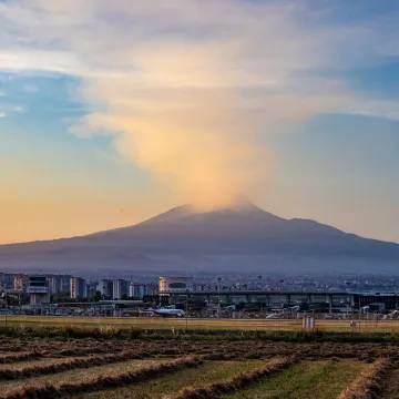 Etna paralizirala zračni promet na jugu Europe: Aerodromi ostaju zatvoreni do daljnjega