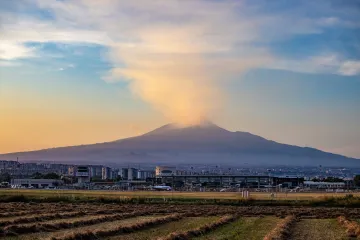 Etna paralizirala zračni promet na jugu Europe: Aerodromi ostaju zatvoreni do daljnjega