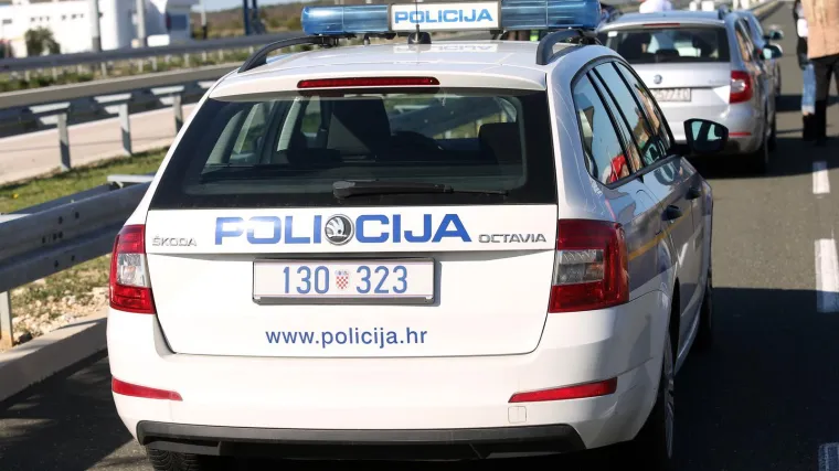 Nesvakida&scaron;nji ulov kod Vodica: Uhićena dvojica Talijana s punom hladnjačom, pogledajte &scaron;to su im na&scaron;li