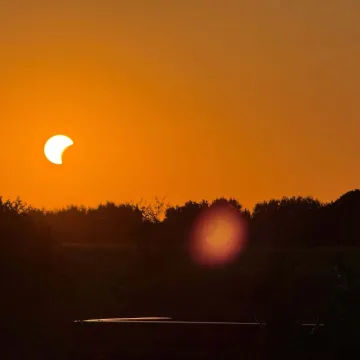 Pomrčina Sunca je izgledala spektakularno: Ovo su va&scaron;e fotografije koje ste nam slali iz cijele Hrvatske