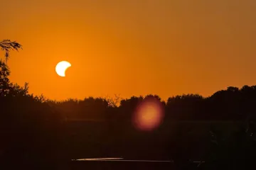 Pomrčina Sunca je izgledala spektakularno: Ovo su va&scaron;e fotografije koje ste nam slali iz cijele Hrvatske
