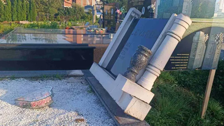 Devastirano katoličko groblje u Travniku, objavljene fotografije: 'Uznemirujuće'