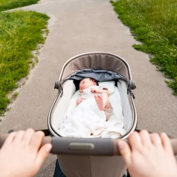 Bebe tijekom velikih vrućina ne ostavljajte na spavanju ovako: 'To je česta gre&scaron;ka'