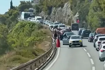 Nesreća na jugu Hrvatske: Vi&scaron;e ljudi ozlijeđeno u sudaru četiri vozila
