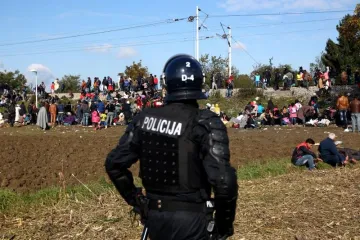 Drama kraj Hrvatske granice: Uhitili vi&scaron;e od 100 ljudi, sve ih prevozio Srbin
