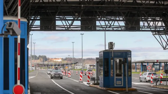 Drama kraj Hrvatske granice: Uhitili vi&scaron;e od 100 ljudi, sve ih prevozio Srbin