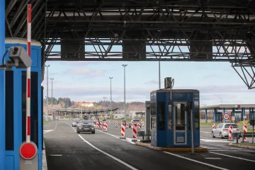 Drama kraj Hrvatske granice: Uhitili vi&scaron;e od 100 ljudi, sve ih prevozio Srbin
