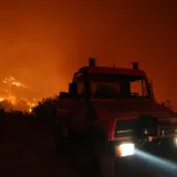 Stižu slike s mjesta buktinje: Kod Omi&scaron;a kao da se stvorio pakao!