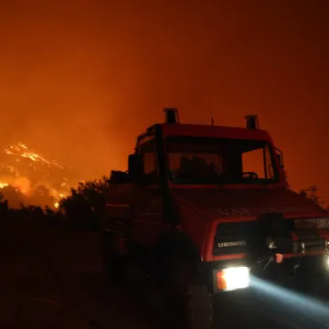 Stižu slike s mjesta buktinje: Kod Omi&scaron;a kao da se stvorio pakao!
