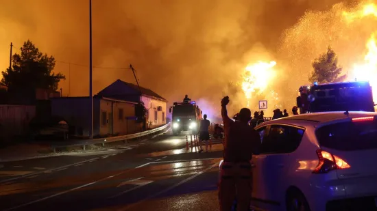 Gradonačelnik Omi&scaron;a za net.hr: 'Grozan požar, kuće su ugrožene, interventna je policija tu'