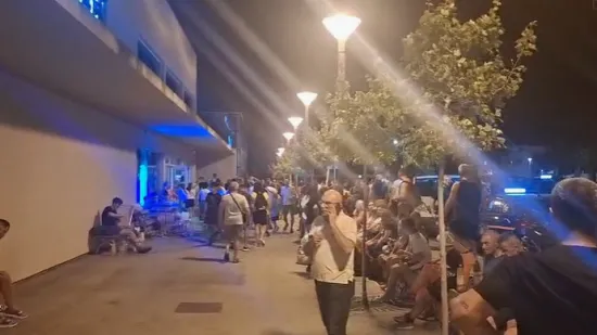 U Omi&scaron;u oko tisuću ljudi evakuiranih s ugroženih područja: Mnogi ostaju na cesti