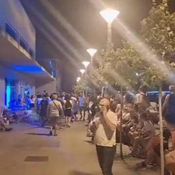 U Omi&scaron;u oko tisuću ljudi evakuiranih s ugroženih područja: Mnogi ostaju na cesti