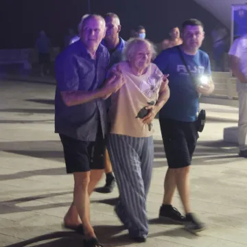 Na&scaron;a reporterka usred vatrene drame u Omi&scaron;u: 'Ljudi plaču, bježe, izgorjela je tvrđava Fortica'