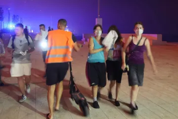 Vatra guta Omi&scaron;: Pogledajte užasne prizore bijega iz gorućeg grada