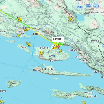 Tisuće ljudi prate kanadere iznad Omi&scaron;a, njihovi letovi među najpraćenijima na svijetu