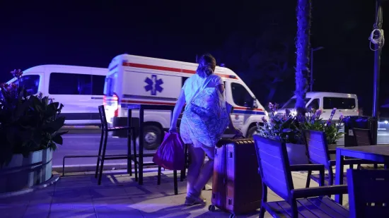 Noć straha kod Omi&scaron;a: Hitna zbrinula 19 osoba, u pripravnosti brod Hrvatske ratne mornarice