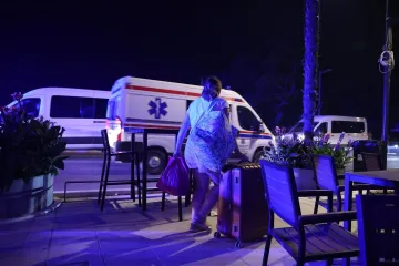 Noć straha kod Omi&scaron;a: Hitna zbrinula 19 osoba, u pripravnosti brod Hrvatske ratne mornarice