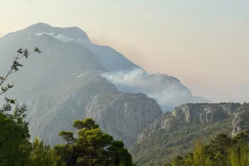 Ovo je pogled na Omi&scaron; nakon besane noći: Angažirano 286 vatrogasaca